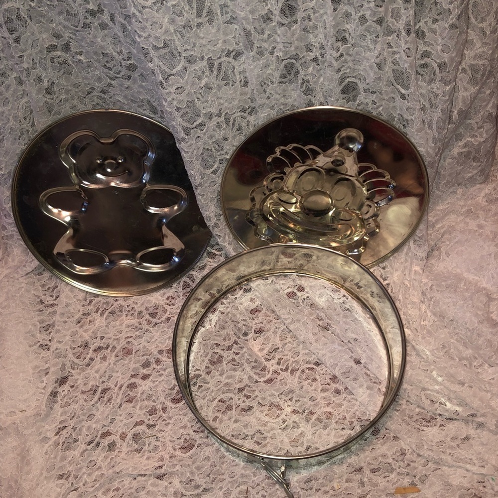 Silver Cake Pan Set with Bear and Clown Designs, spring form pan.